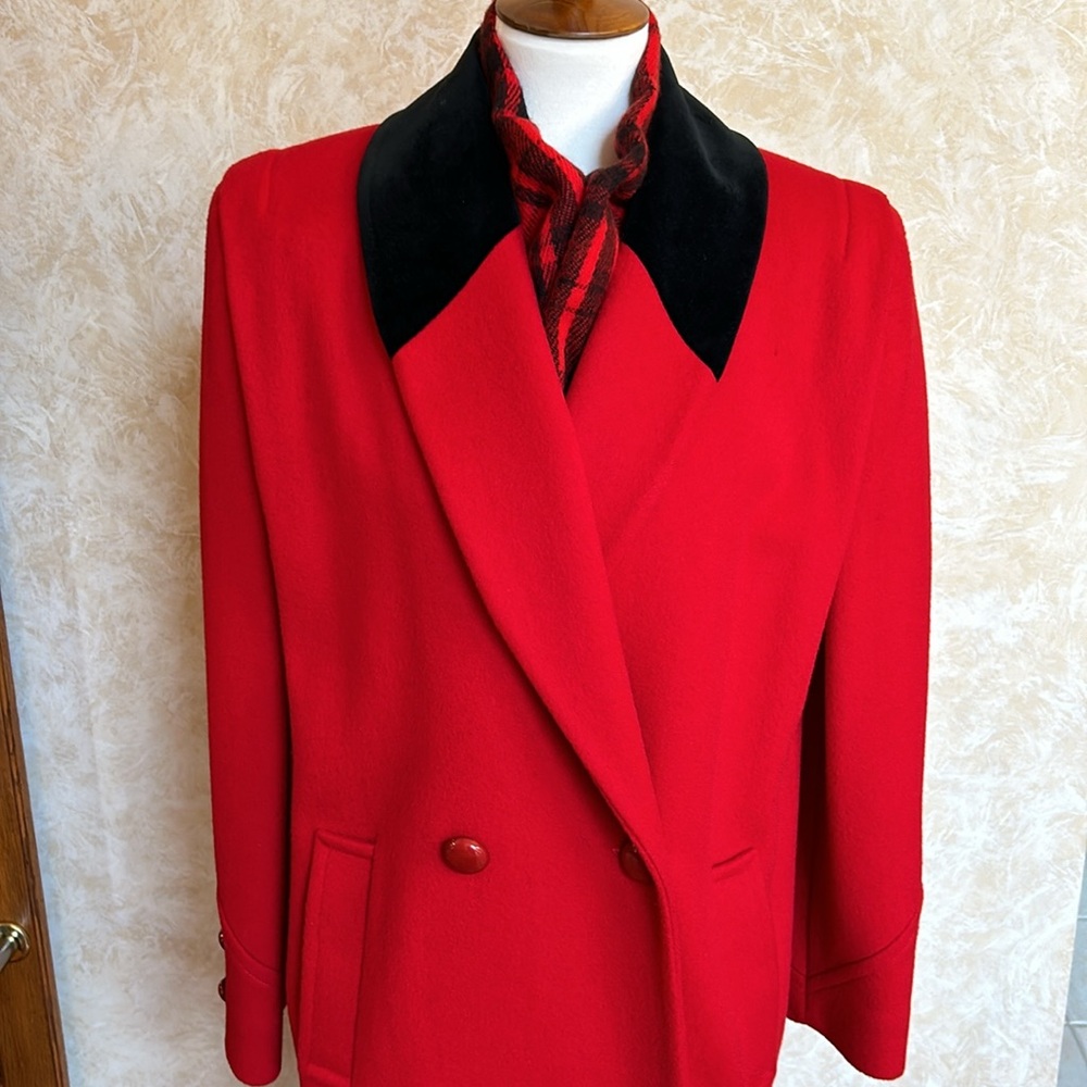 Leslie Fay Red Coat with Black Collar - Picture 2 of 14